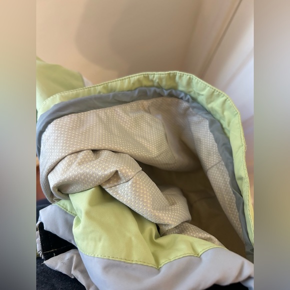 Couloir Velocity Ski & Snow Jacket; women’s size Medium, light green and white - Picture 14 of 16